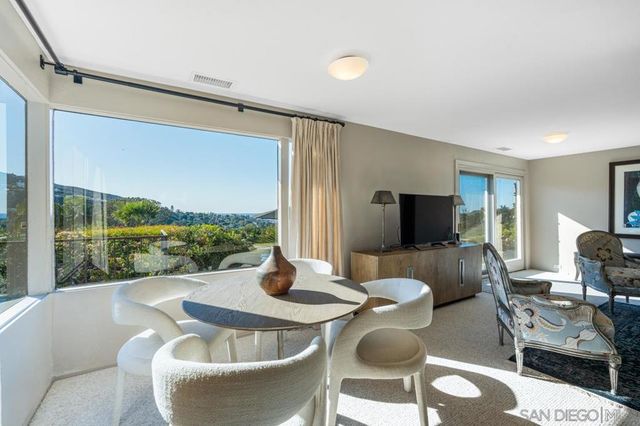 7846 Esterel Dr, La Jolla, CA 92037