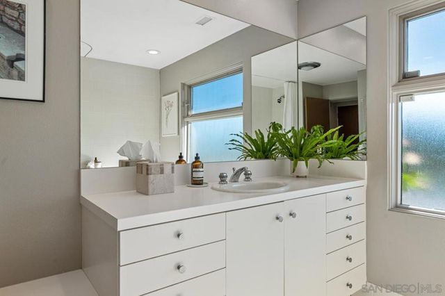 7846 Esterel Dr, La Jolla, CA 92037