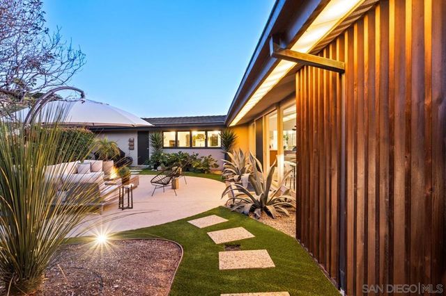 7846 Esterel Dr, La Jolla, CA 92037