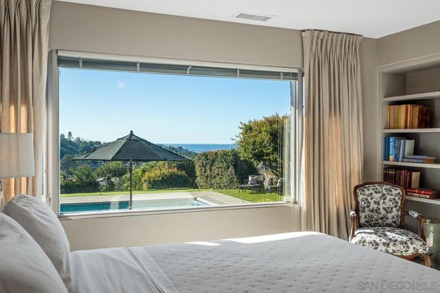 7846 Esterel Dr, La Jolla, CA 92037