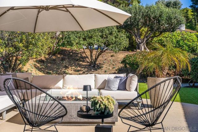 7846 Esterel Dr, La Jolla, CA 92037