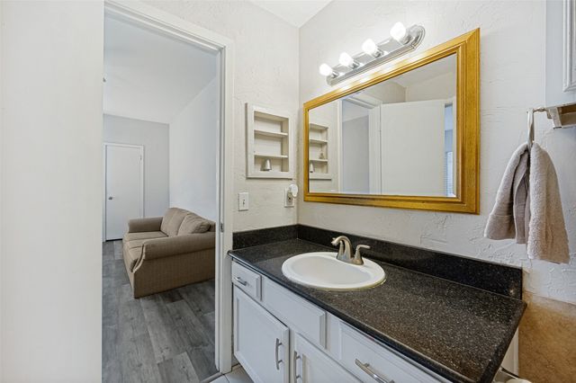 5550 Spring Valley Road C21, Dallas, TX 75254