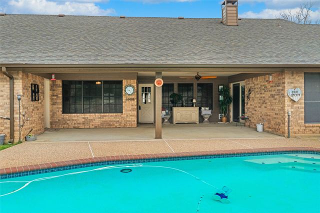 5840 Crystal Drive, Midlothian, TX 76065
