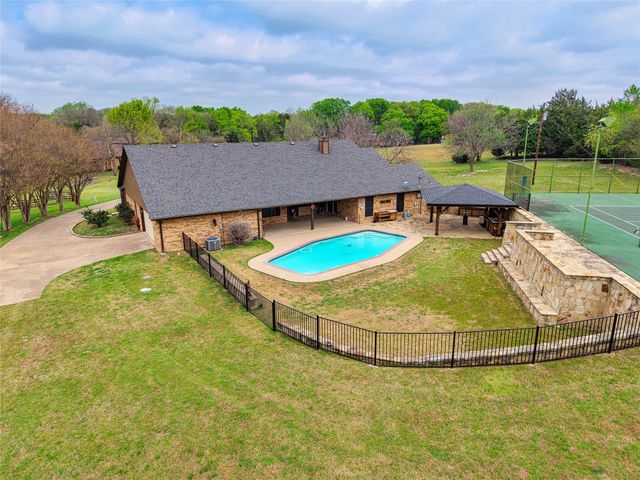 5840 Crystal Drive, Midlothian, TX 76065