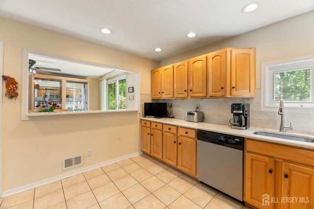 30 Oxford Road, East Brunswick, NJ 08816