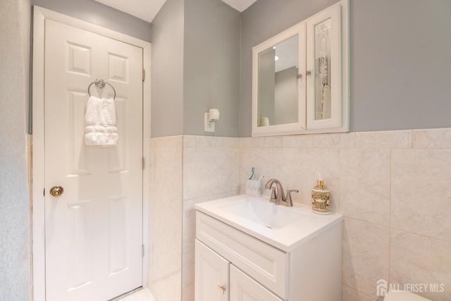 30 Oxford Road, East Brunswick, NJ 08816