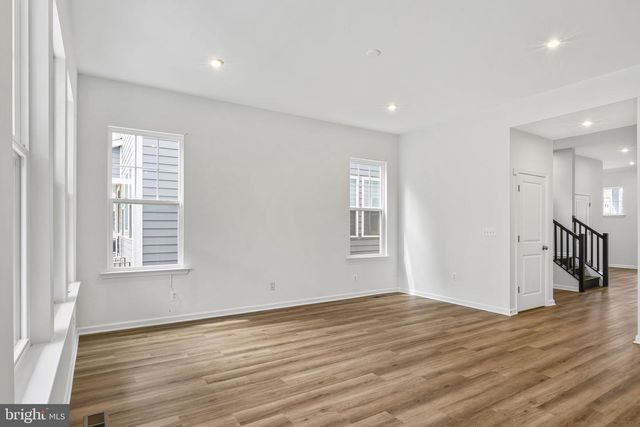 18270 MOSS GARDEN RD, Dumfries, VA 22026