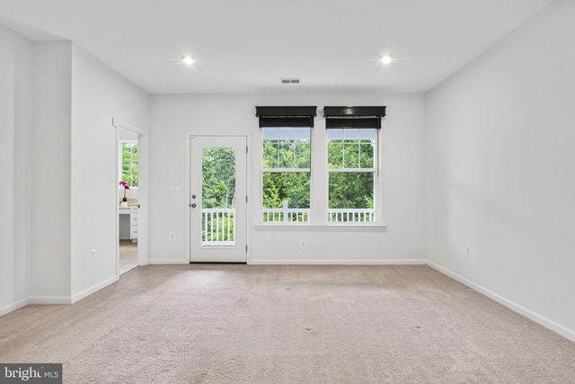 18270 MOSS GARDEN RD, Dumfries, VA 22026