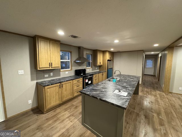 215 Poplar Circle, West Point, GA 31833