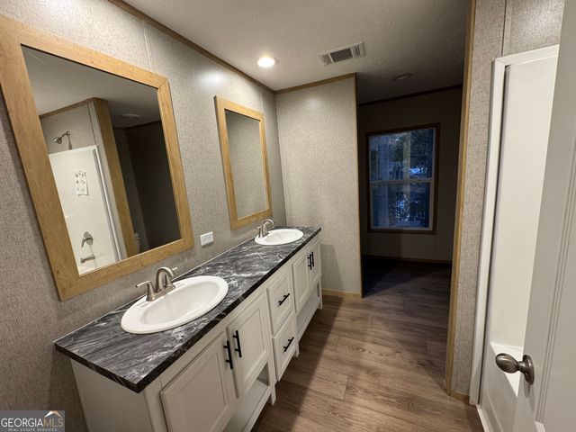 215 Poplar Circle, West Point, GA 31833