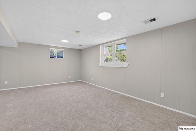 5085 Whitmore Street, Omaha, NE 68152