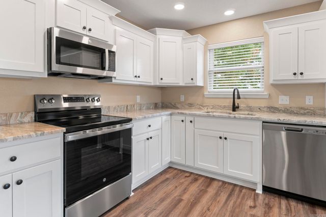 9056 Creek View, Bauxite, AR 72011