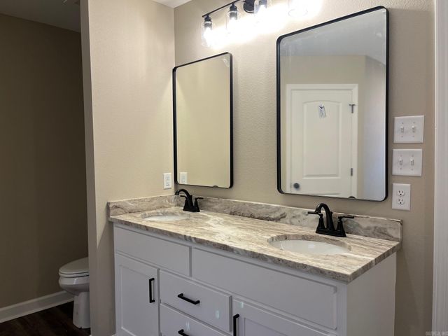 9056 Creek View, Bauxite, AR 72011