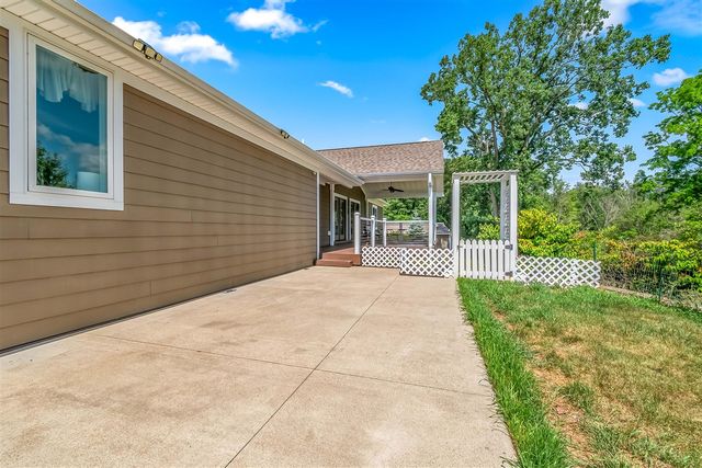 2554 W Mosherville Road, Jonesville, MI 49250