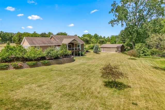 2554 W Mosherville Road, Jonesville, MI 49250