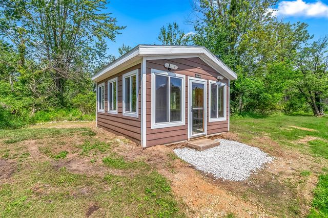 2554 W Mosherville Road, Jonesville, MI 49250