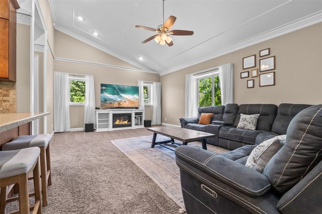 2554 W Mosherville Road, Jonesville, MI 49250