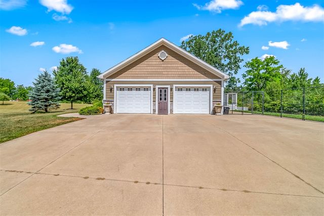 2554 W Mosherville Road, Jonesville, MI 49250