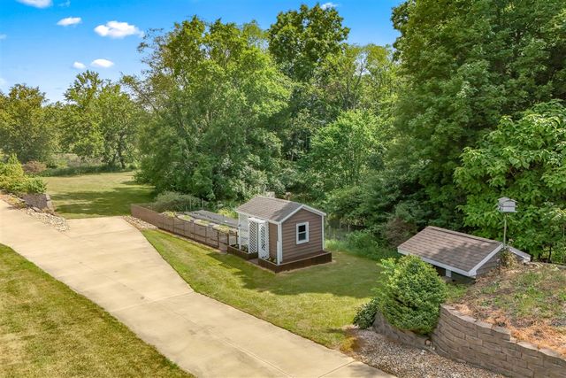 2554 W Mosherville Road, Jonesville, MI 49250