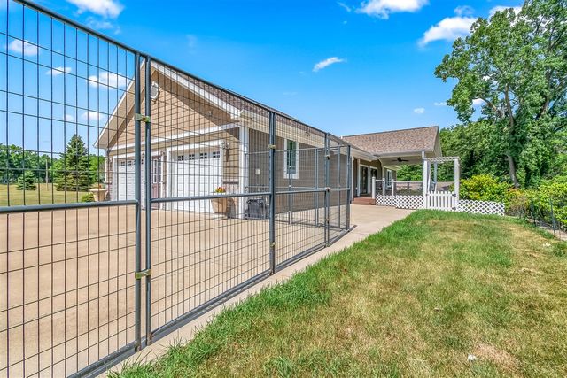 2554 W Mosherville Road, Jonesville, MI 49250