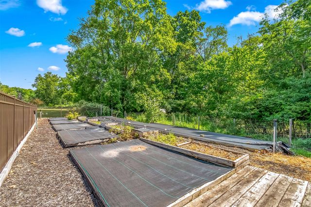 2554 W Mosherville Road, Jonesville, MI 49250