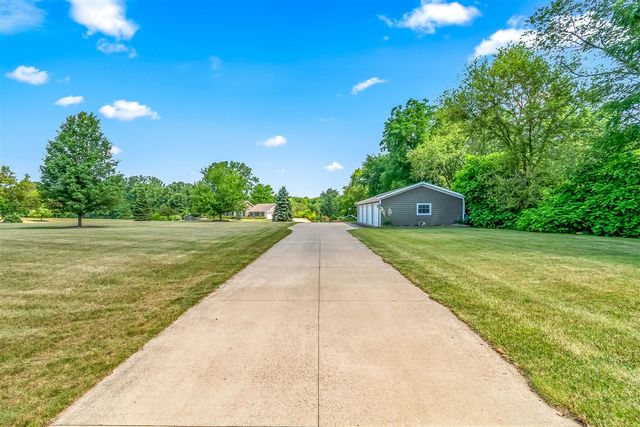 2554 W Mosherville Road, Jonesville, MI 49250