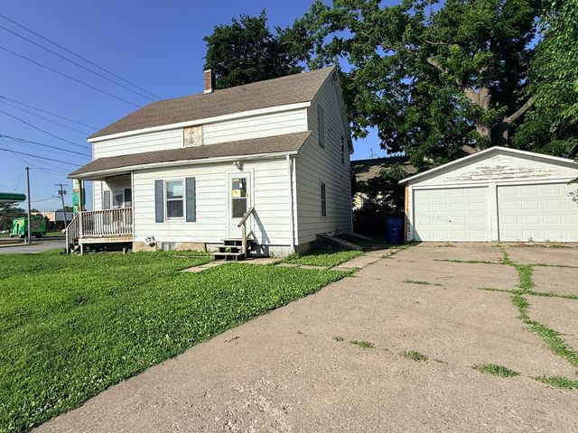 2802 Rockingham Road, Davenport, IA 52802