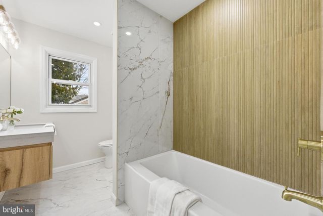 38 TINKER DR, Mount Holly, NJ 08060