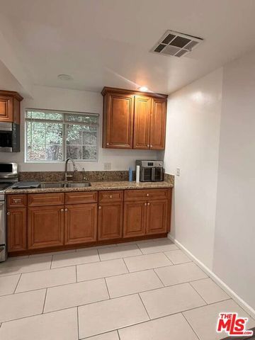 3740 Mayfield Avenue, Glendale, CA 91214