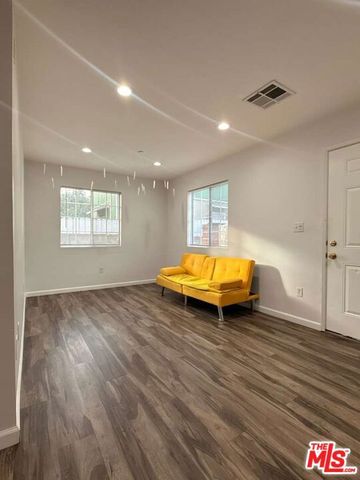 3740 Mayfield Avenue, Glendale, CA 91214