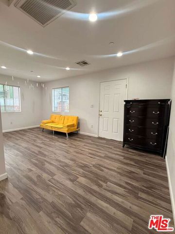 3740 Mayfield Avenue, Glendale, CA 91214