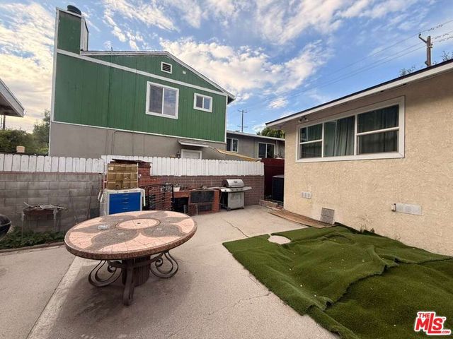 3740 Mayfield Avenue, Glendale, CA 91214