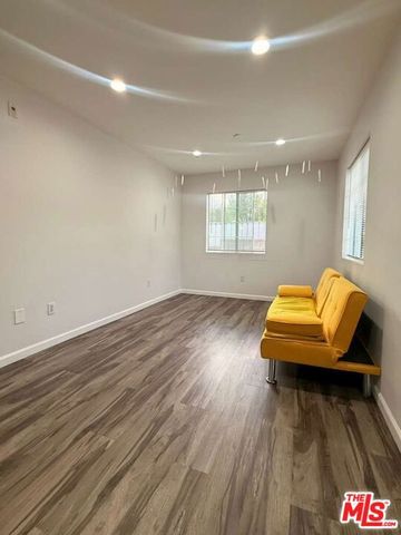 3740 Mayfield Avenue, Glendale, CA 91214