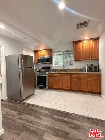 3740 Mayfield Avenue, Glendale, CA 91214
