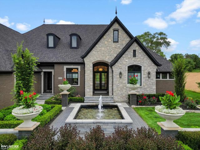 5769 Cotswold Drive, Washington Twp, MI 48094