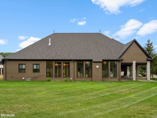 5769 Cotswold Drive, Washington Twp, MI 48094