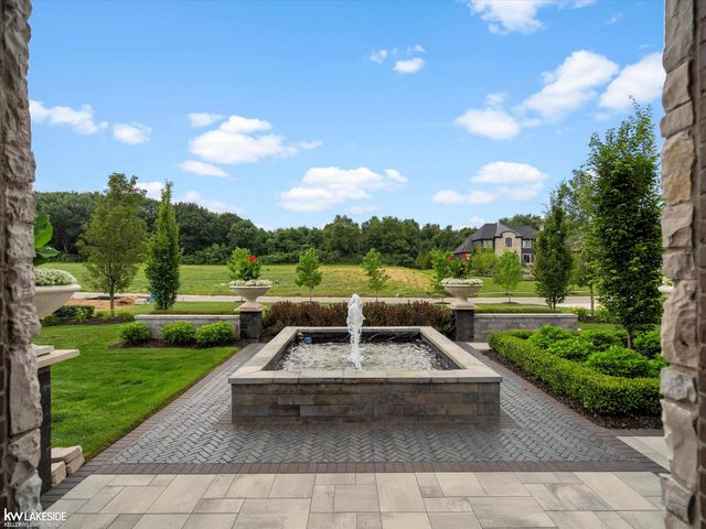 5769 Cotswold Drive, Washington Twp, MI 48094