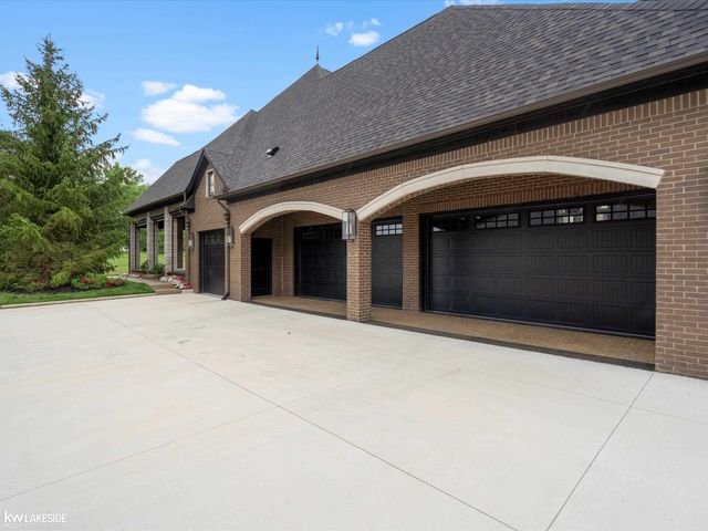 5769 Cotswold Drive, Washington Twp, MI 48094