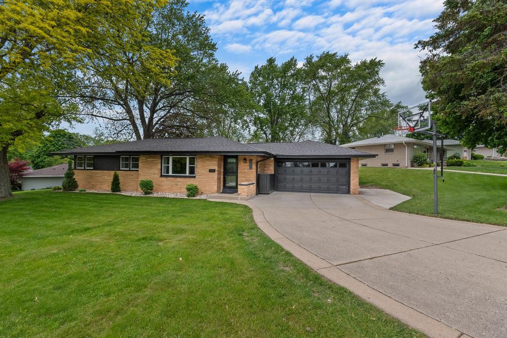 5329 Morningside DRIVE, Greendale, WI 53129