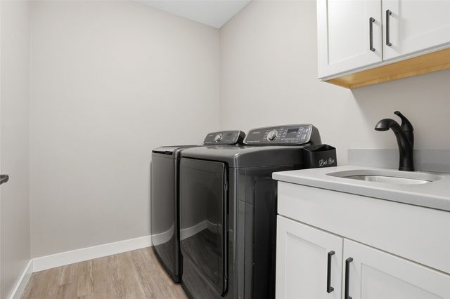 1405 E Tartan Drive, North Liberty, IA 52317