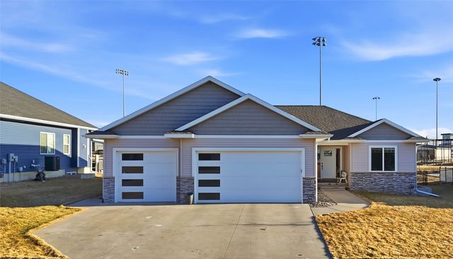 1405 E Tartan Drive, North Liberty, IA 52317