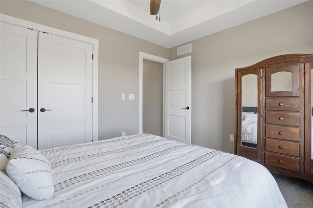 1405 E Tartan Drive, North Liberty, IA 52317