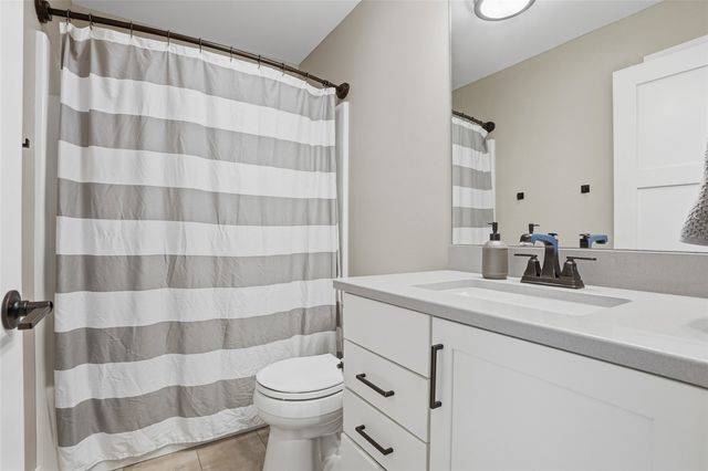 1405 E Tartan Drive, North Liberty, IA 52317