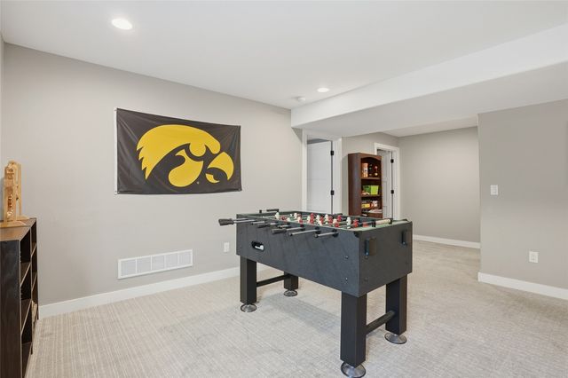 1405 E Tartan Drive, North Liberty, IA 52317