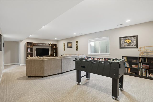 1405 E Tartan Drive, North Liberty, IA 52317