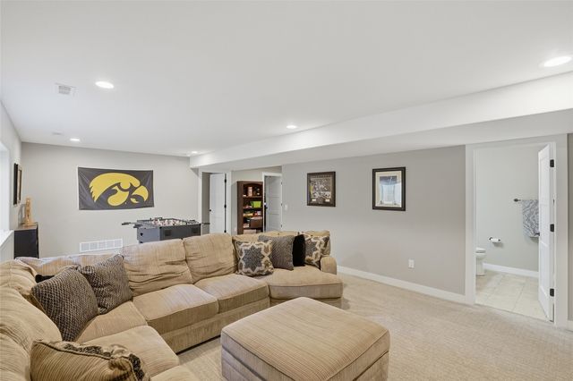 1405 E Tartan Drive, North Liberty, IA 52317