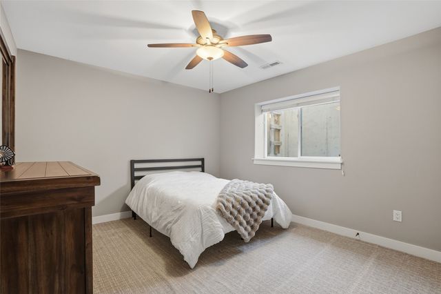 1405 E Tartan Drive, North Liberty, IA 52317