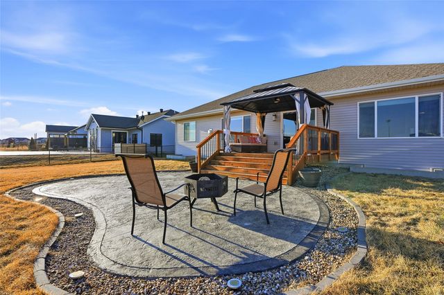 1405 E Tartan Drive, North Liberty, IA 52317