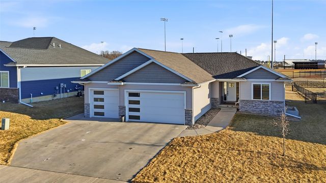 1405 E Tartan Drive, North Liberty, IA 52317