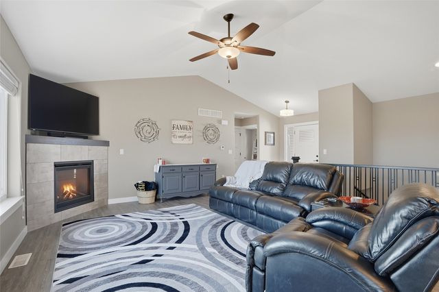 1405 E Tartan Drive, North Liberty, IA 52317